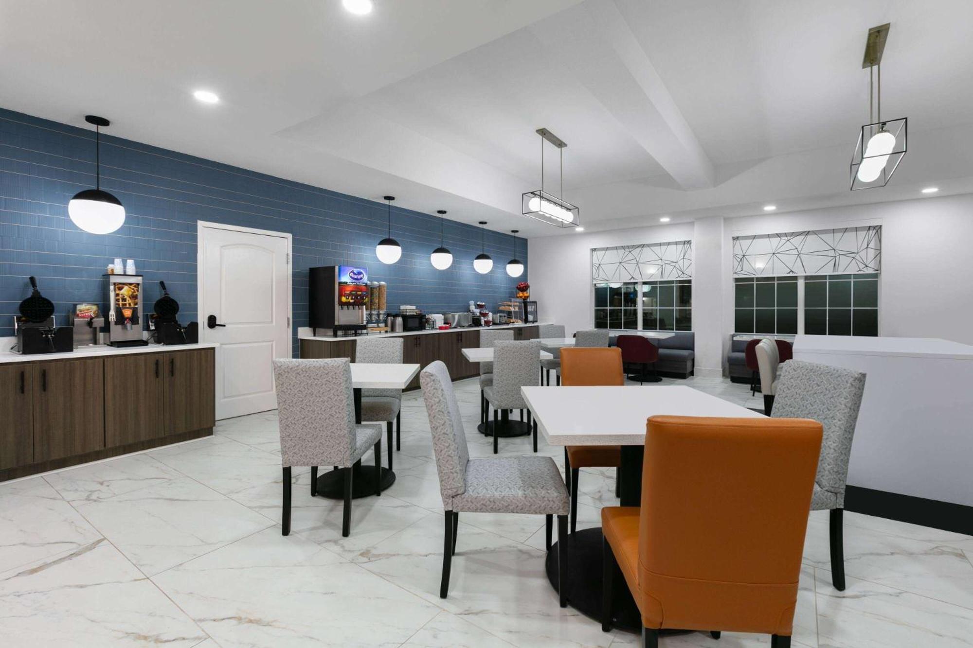 La Quinta Inn & Suites By Wyndham Ft Worth-בורלסון מראה חיצוני תמונה