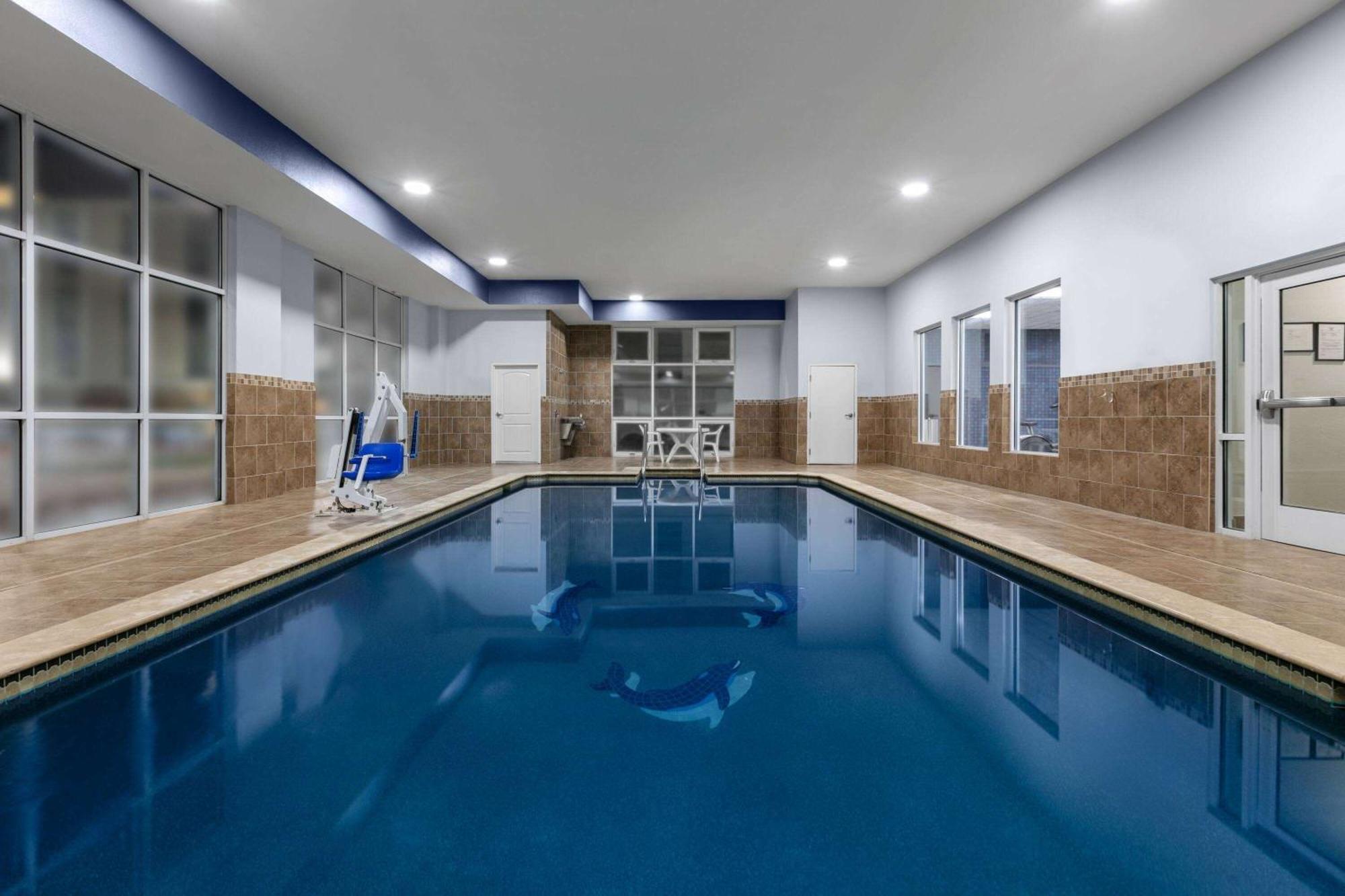 La Quinta Inn & Suites By Wyndham Ft Worth-בורלסון מראה חיצוני תמונה